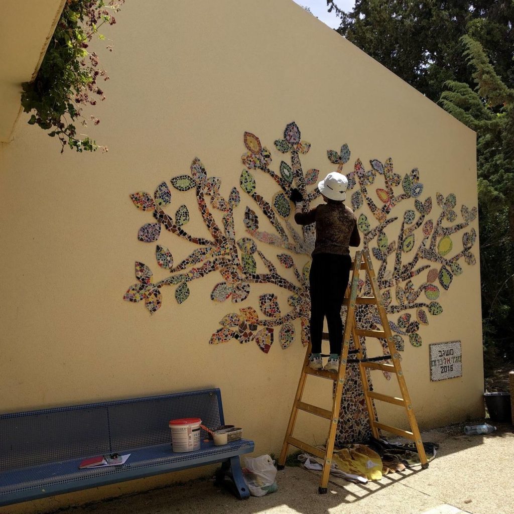 sigalit eshet mosaic projects with the community